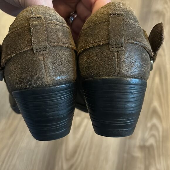 WOMENS BORN BRAND GENUINE SUEDE BLOCK HEEL BOOTIES WITH BUCKLES DARK BROWN SZ 6 - Picture 7 of 10